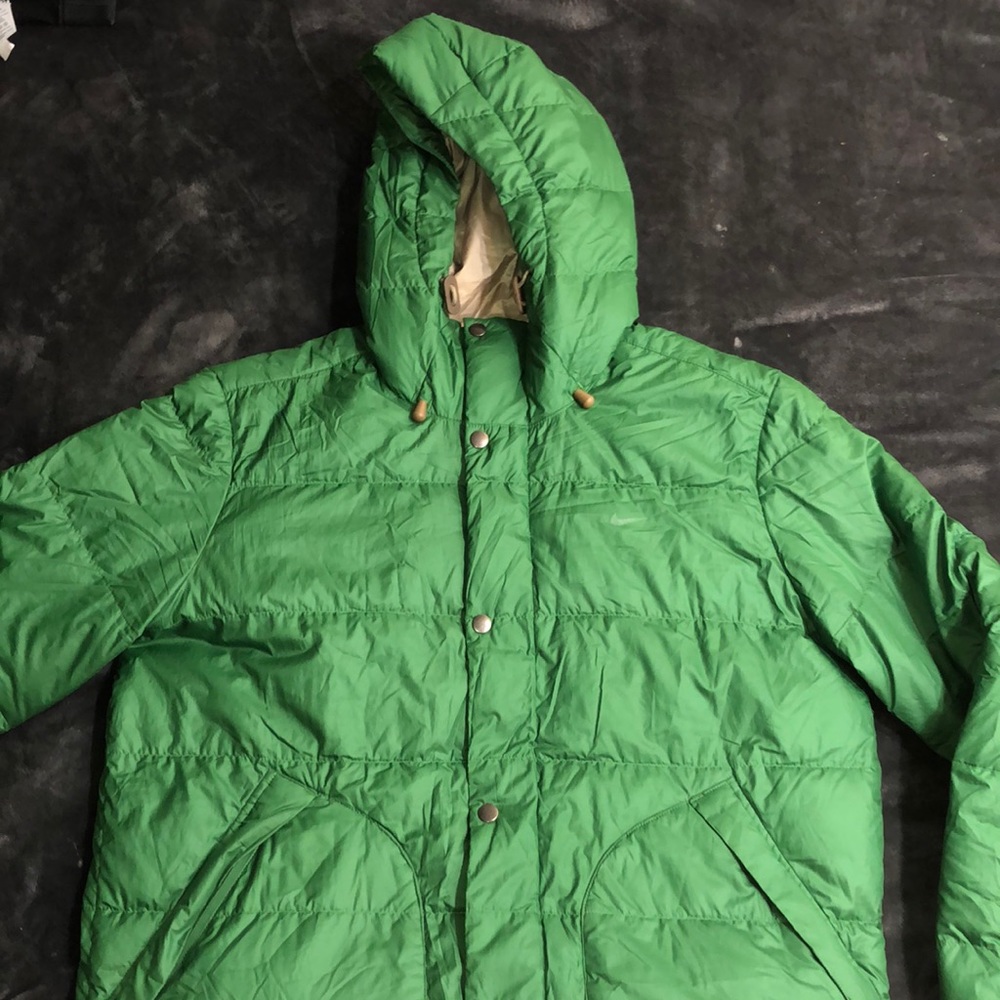 Nike down coat (L)